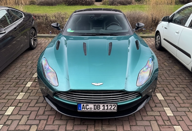 Aston Martin DB11