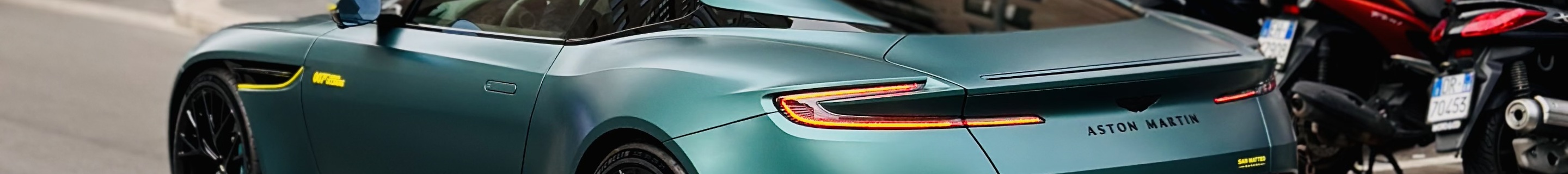 Aston Martin DB12