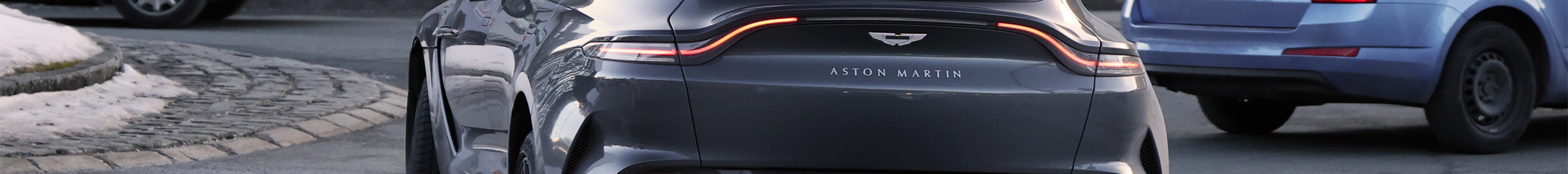Aston Martin DBX707