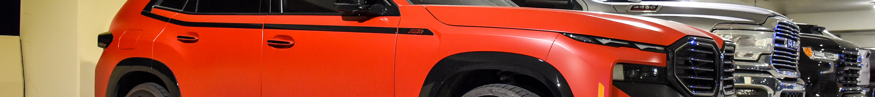 BMW XM G09 Label Red