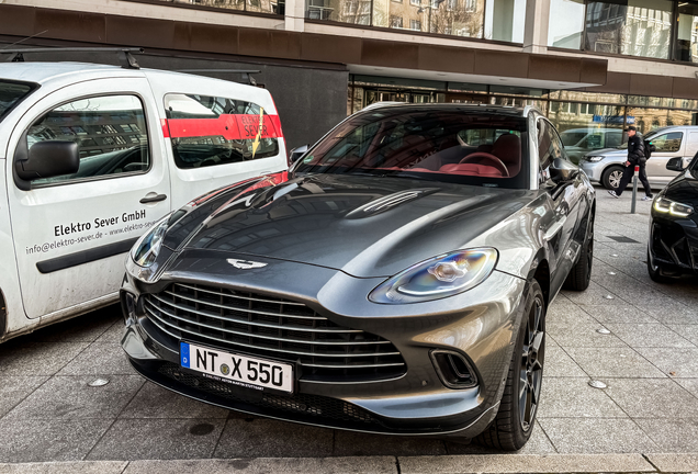 Aston Martin DBX