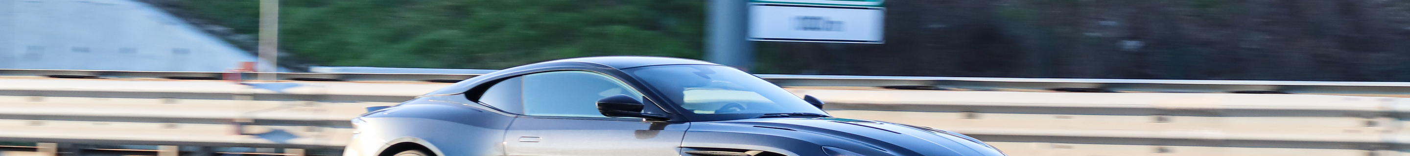 Aston Martin DB11 AMR