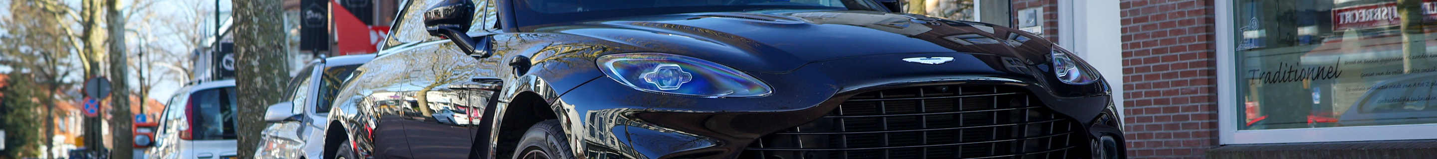 Aston Martin DBX