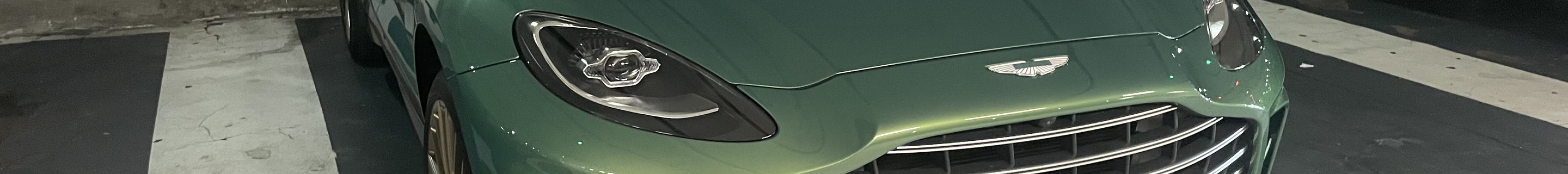 Aston Martin DBX707