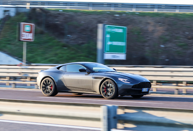 Aston Martin DB11 AMR