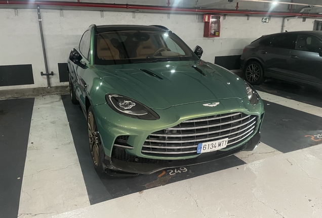 Aston Martin DBX707