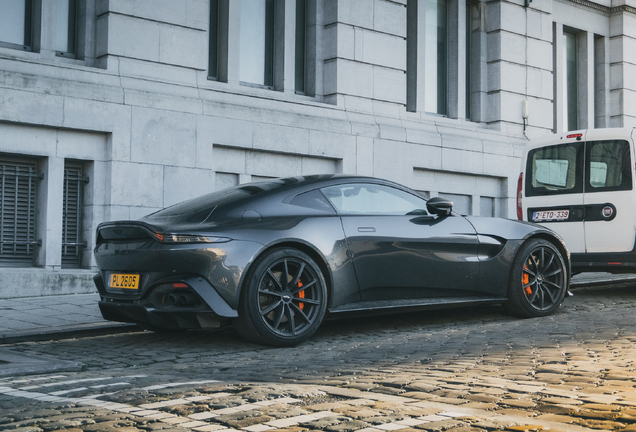 Aston Martin V8 Vantage 2018