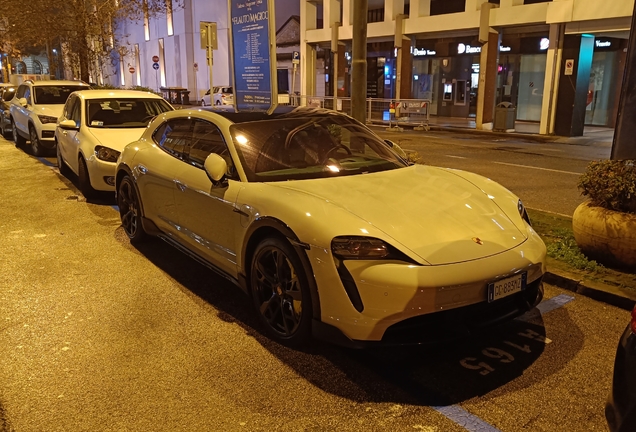Porsche Taycan Turbo S Cross Turismo