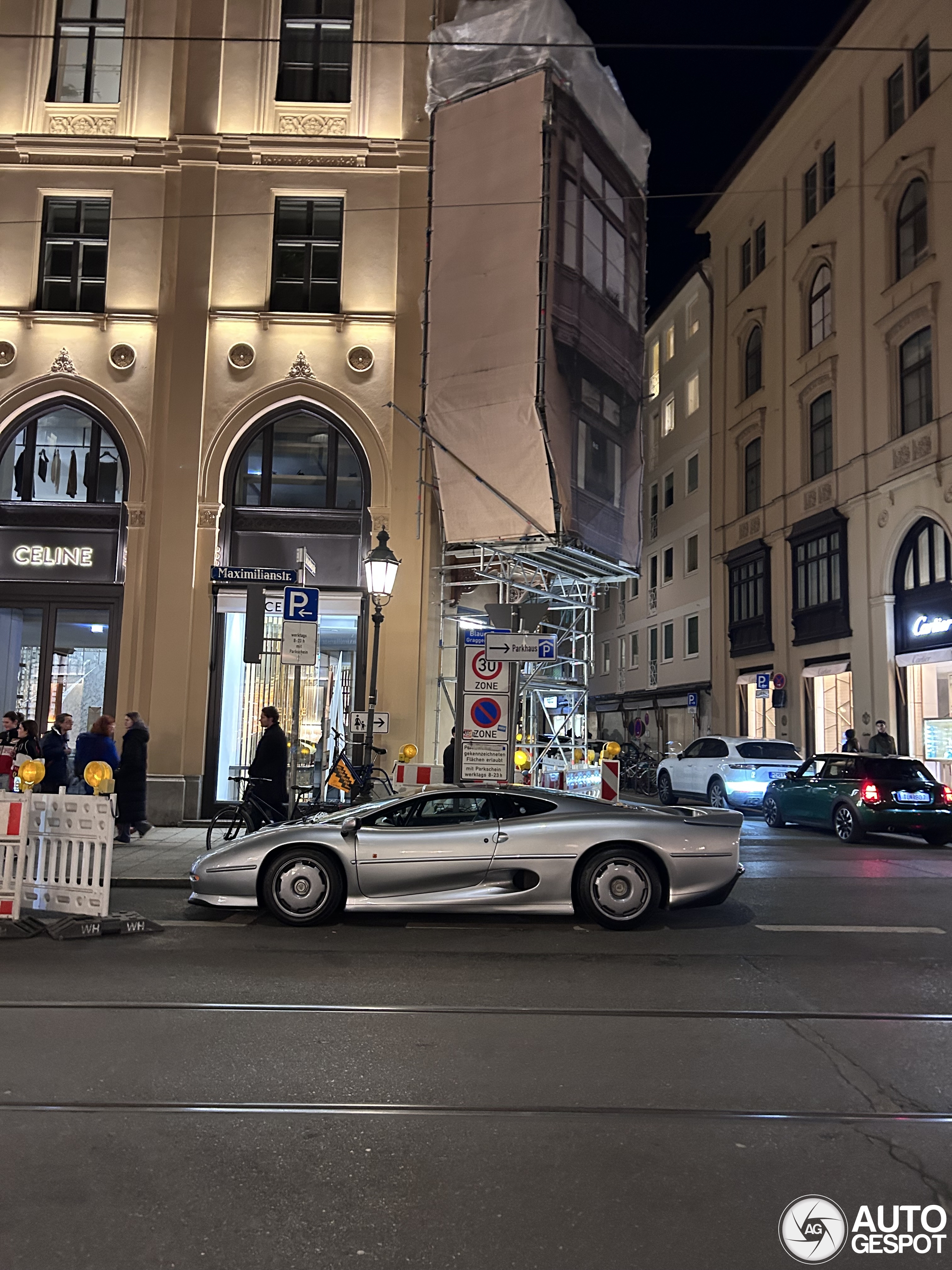 Jaguar XJ220