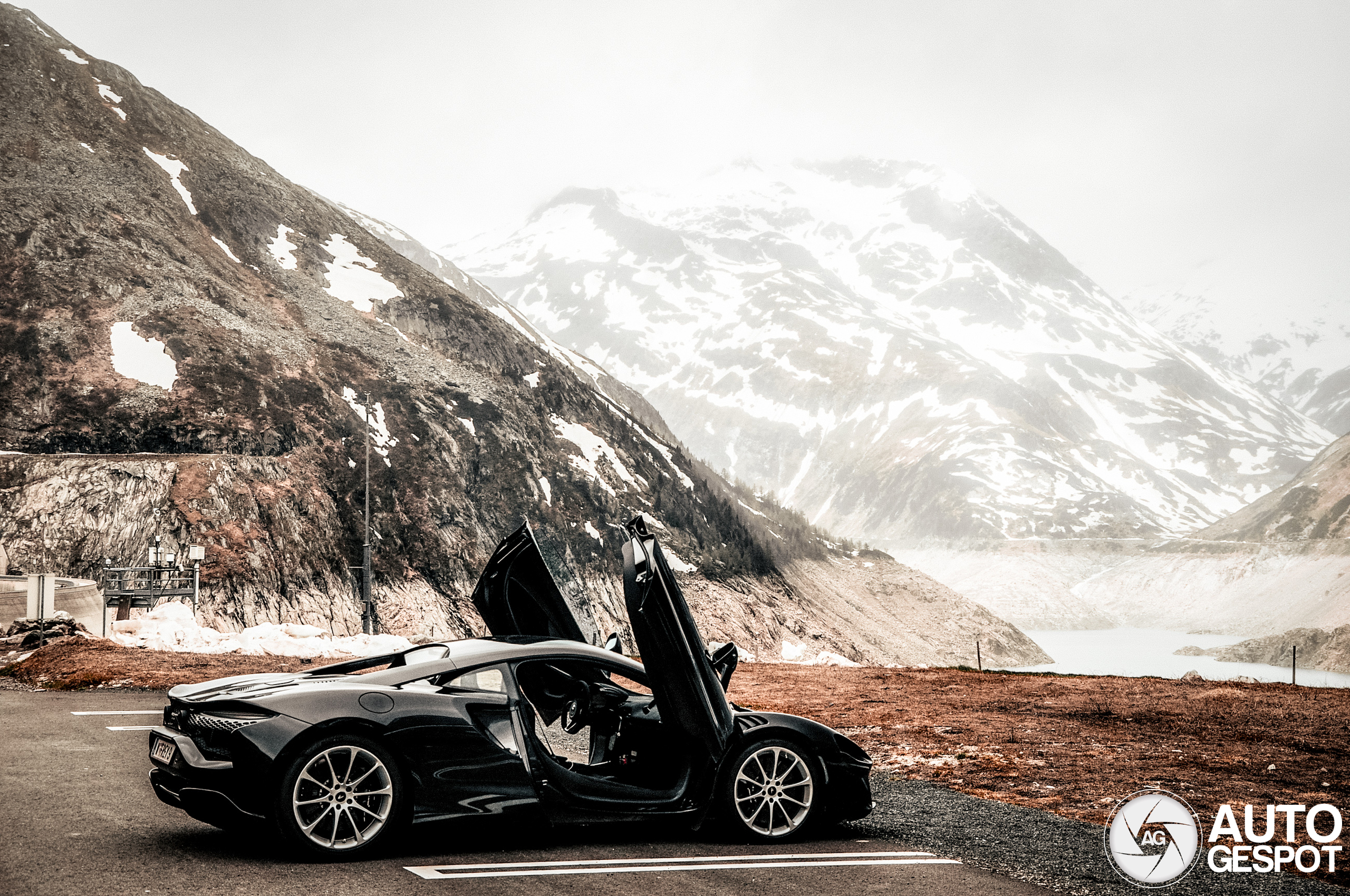 McLaren Artura gespot in de sneeuw van Malta Hochalmstraße