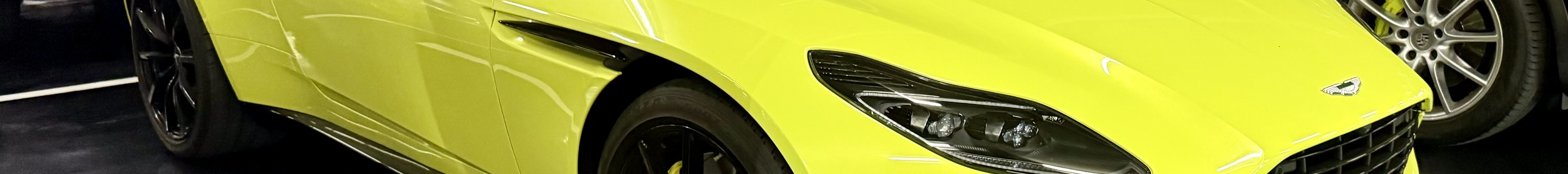 Aston Martin DB11 AMR
