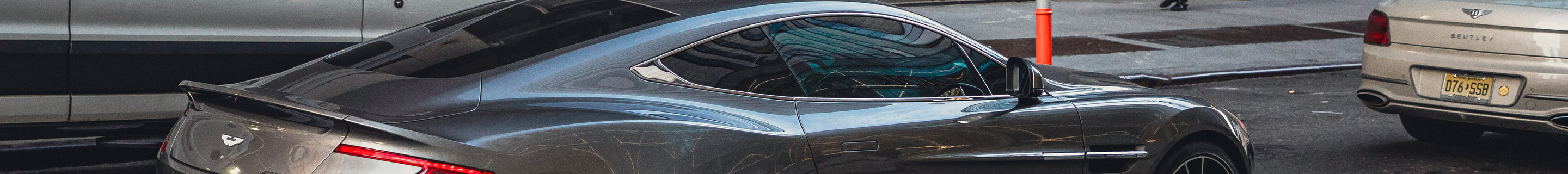 Aston Martin Vanquish 2013