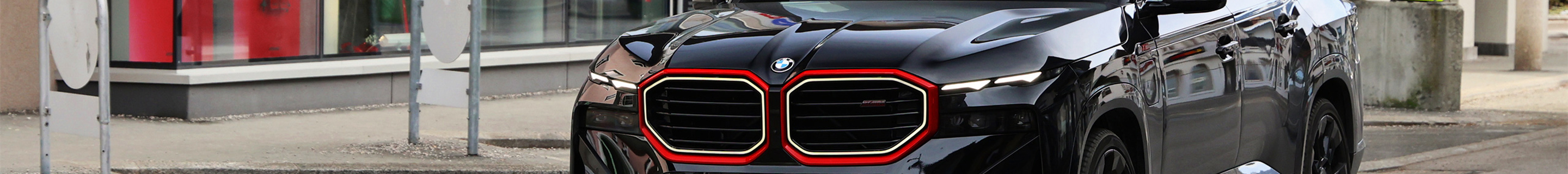 BMW XM G09 Label Red