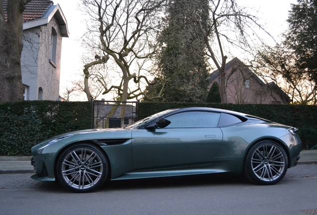 Aston Martin DB12