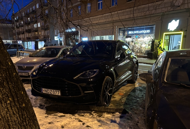 Aston Martin DBX707