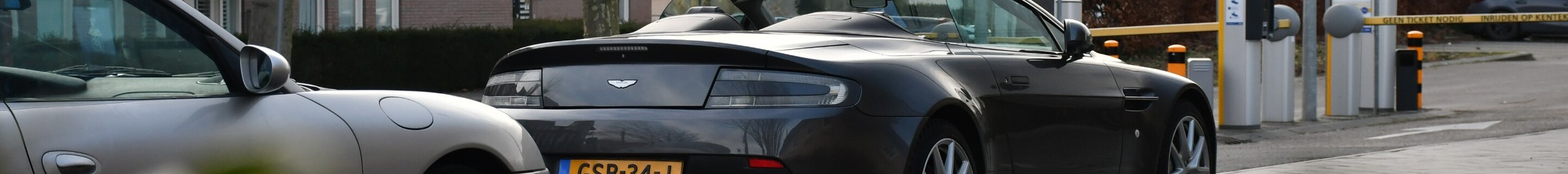 Aston Martin V8 Vantage Roadster 2012