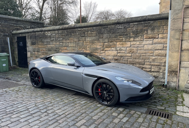 Aston Martin DB11