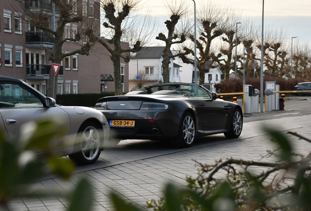Aston Martin V8 Vantage Roadster 2012