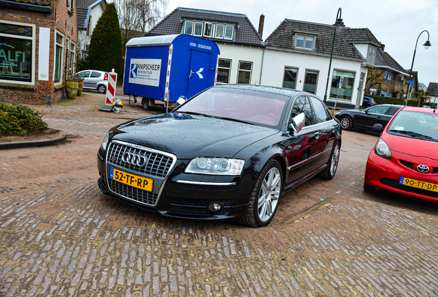 Audi S8 D3