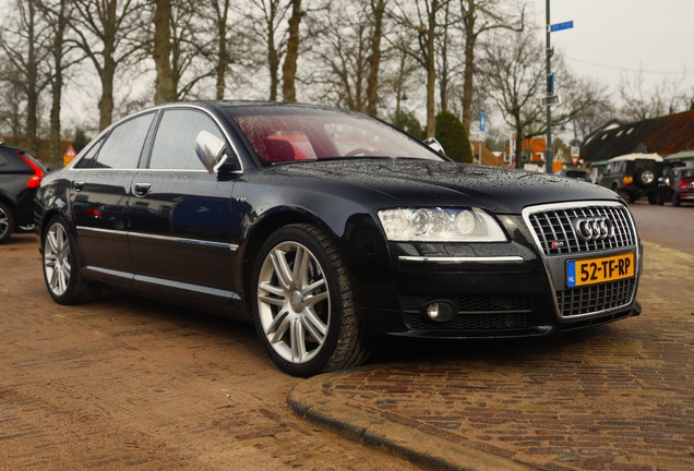 Audi S8 D3
