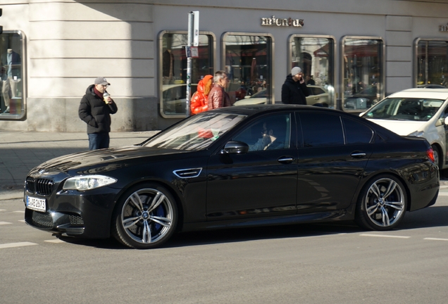 BMW M5 F10 2011