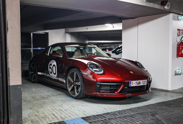 Porsche 992 Targa 4S Heritage Design Edition
