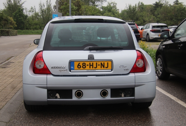 Renault Clio V6