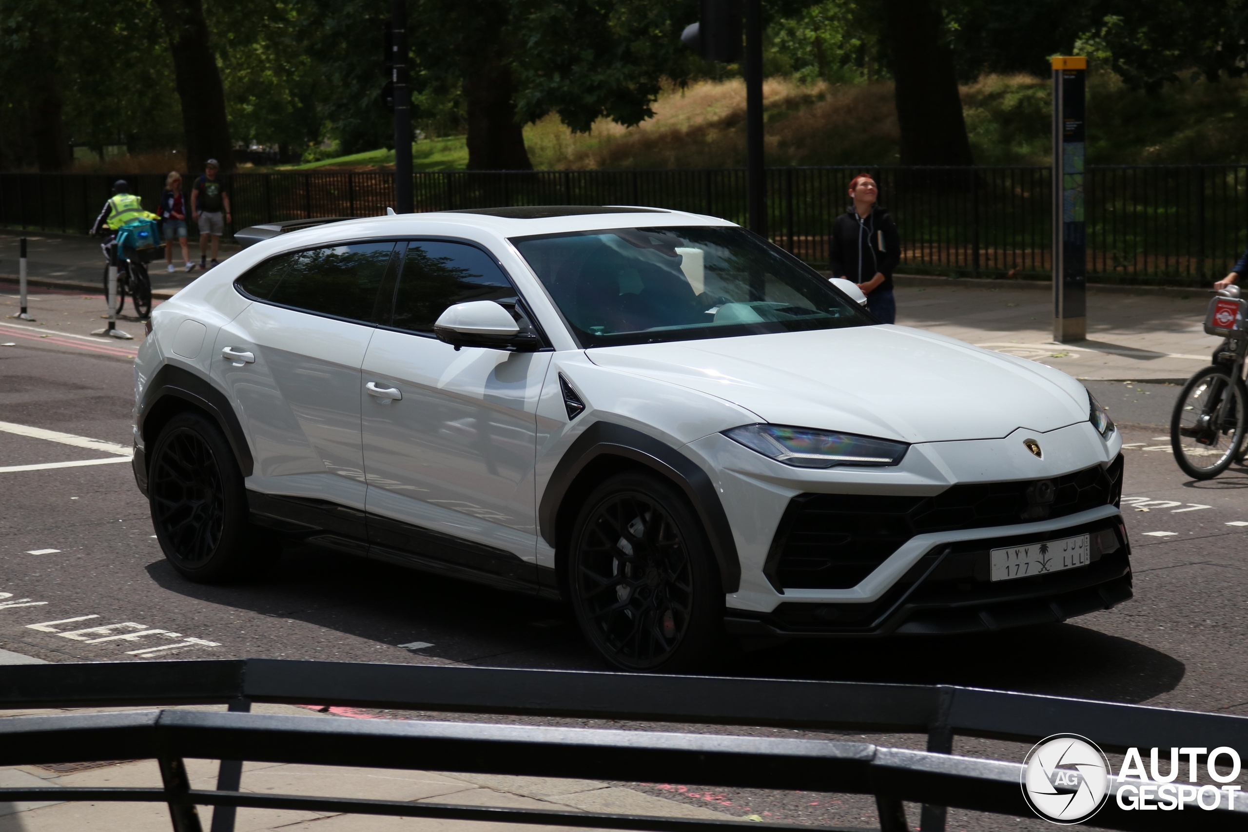 Lamborghini Urus Nero Design