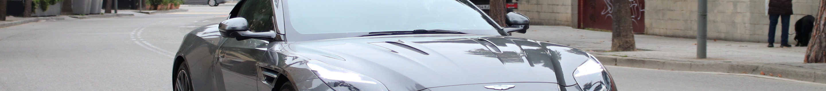 Aston Martin DB12