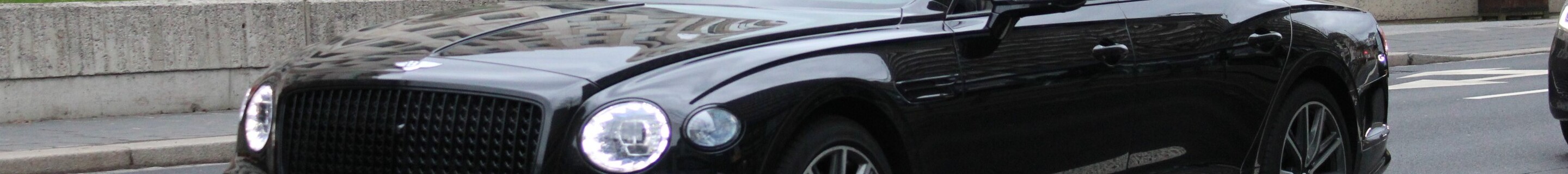 Bentley Flying Spur V8 2021