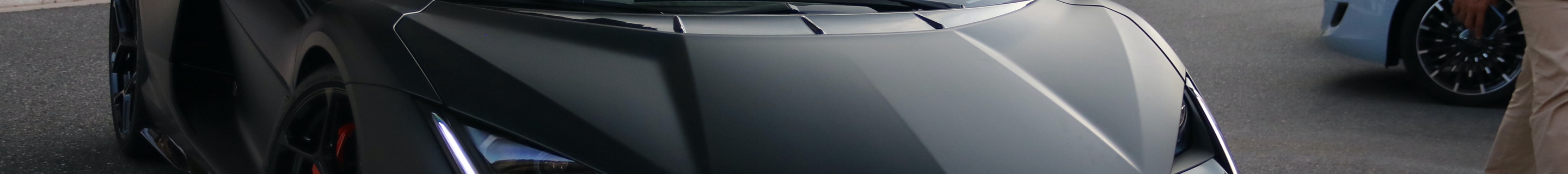 Lamborghini Revuelto