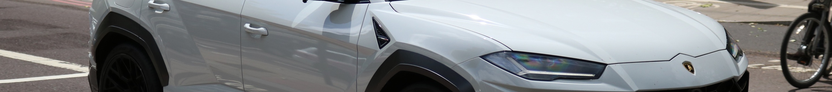 Lamborghini Urus Nero Design