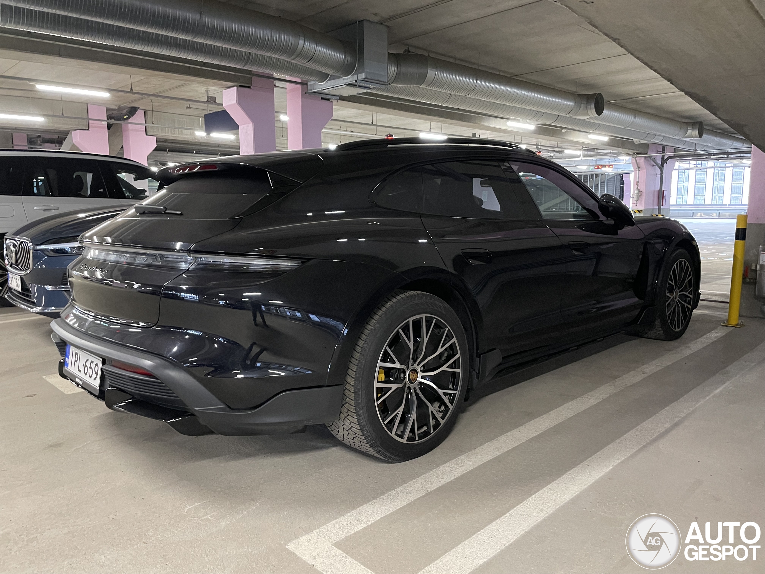 Porsche Taycan Turbo S Cross Turismo