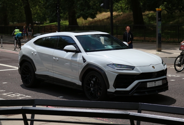 Lamborghini Urus Nero Design