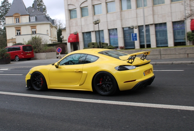 Porsche 718 Cayman GT4