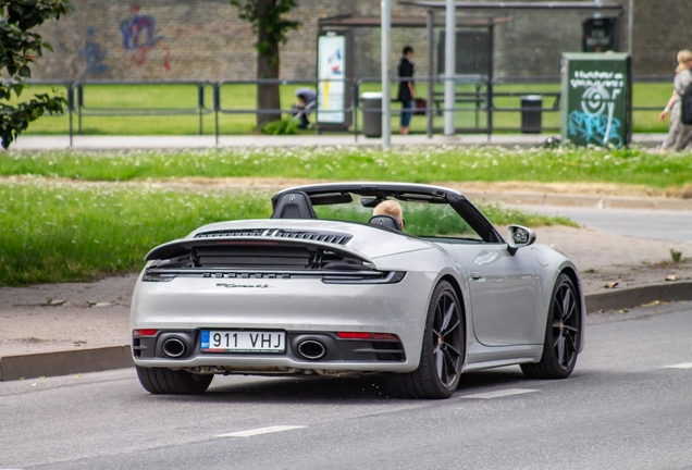 Porsche 992 Carrera 4S Cabriolet