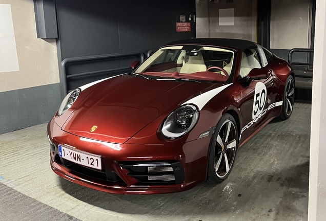 Porsche 992 Targa 4S Heritage Design Edition