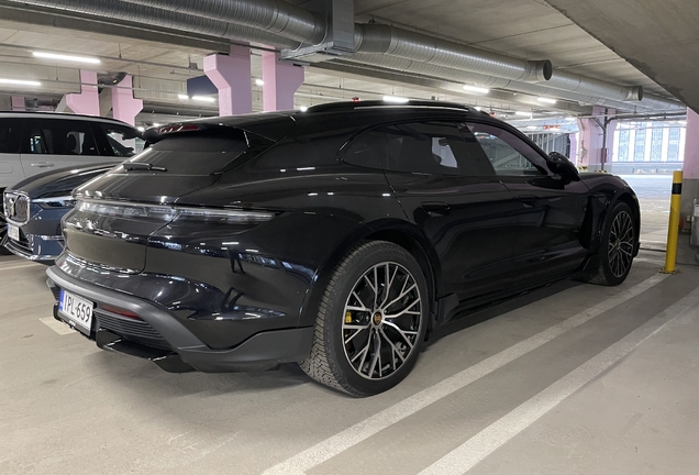 Porsche Taycan Turbo S Cross Turismo