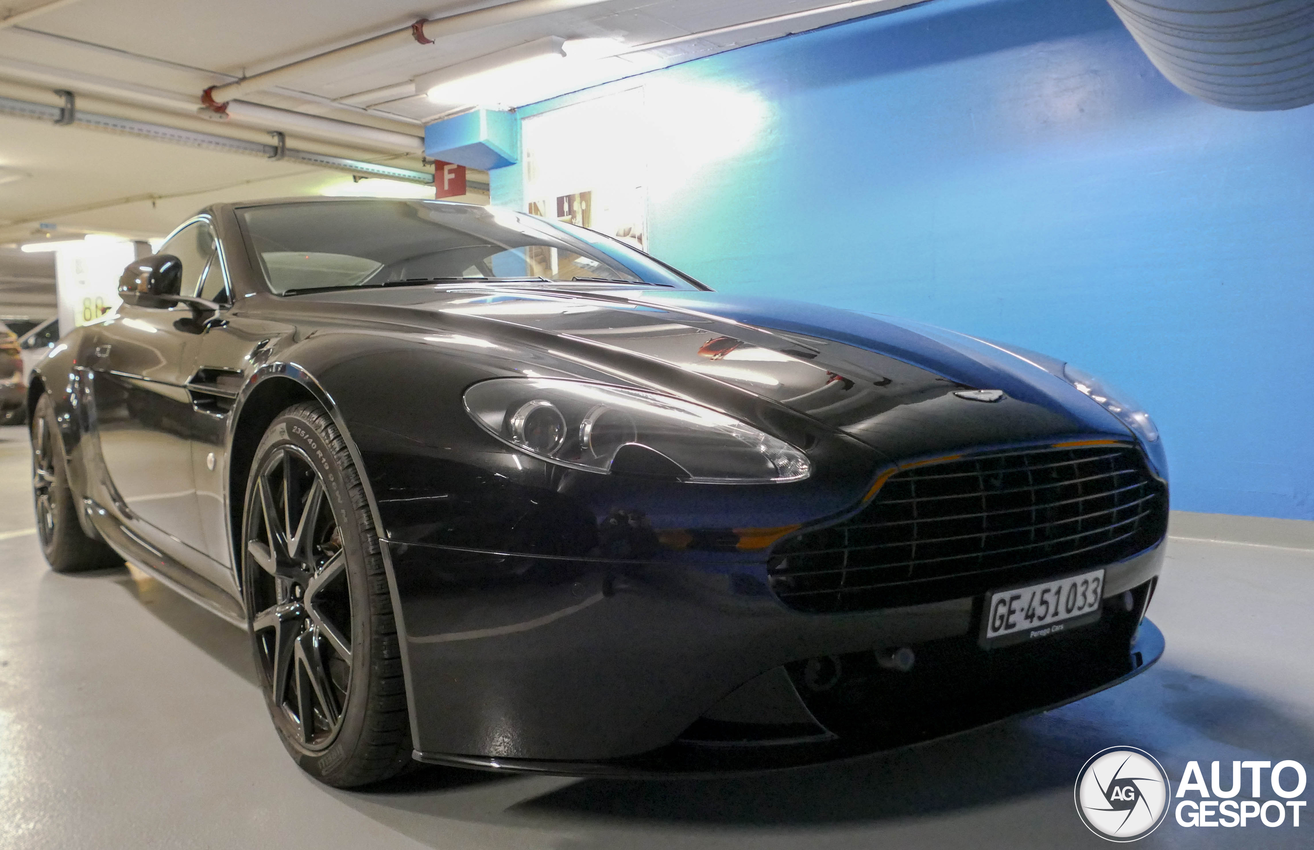 Aston Martin V8 Vantage 2012