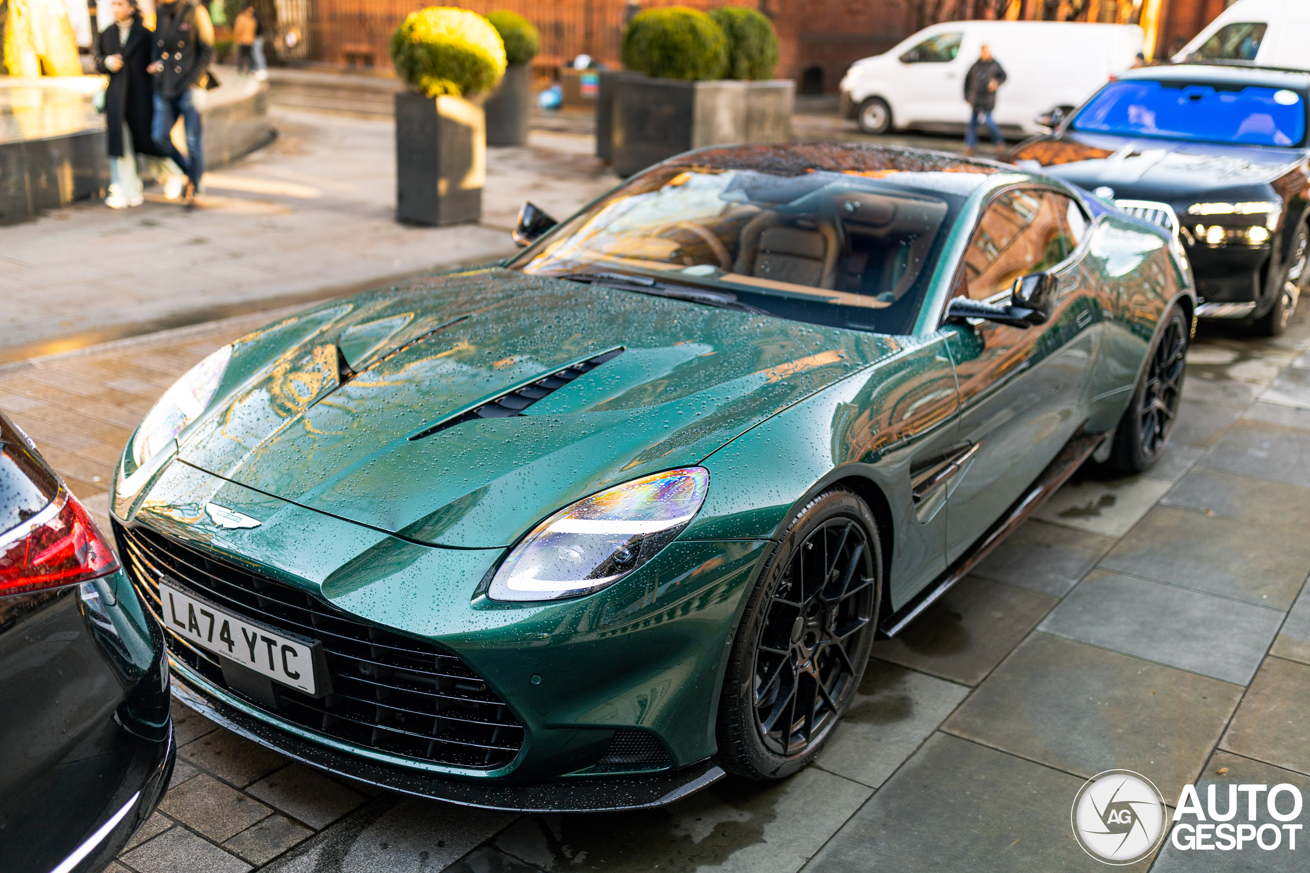 Aston Martin Vanquish verschijnt op steeds meer plekken