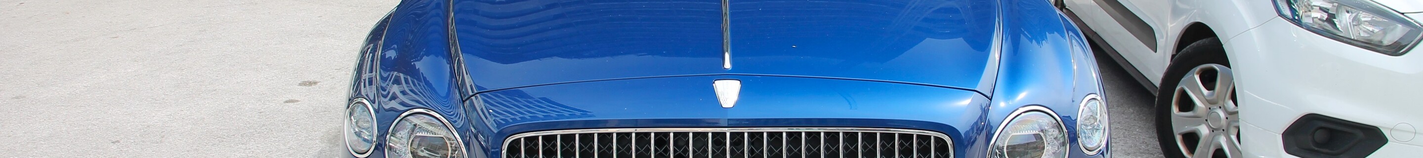 Bentley Flying Spur V8 Azure