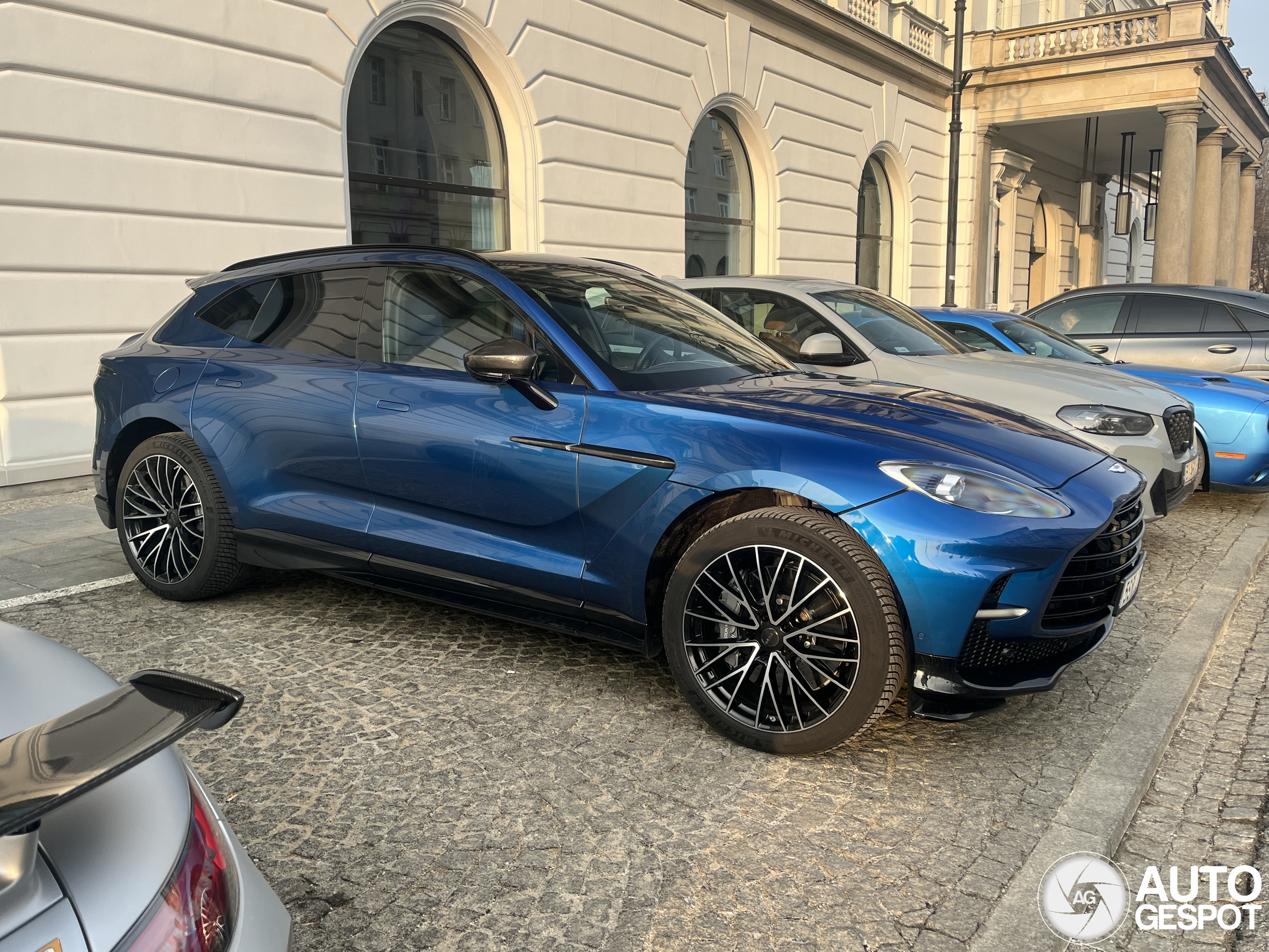 Aston Martin DBX707