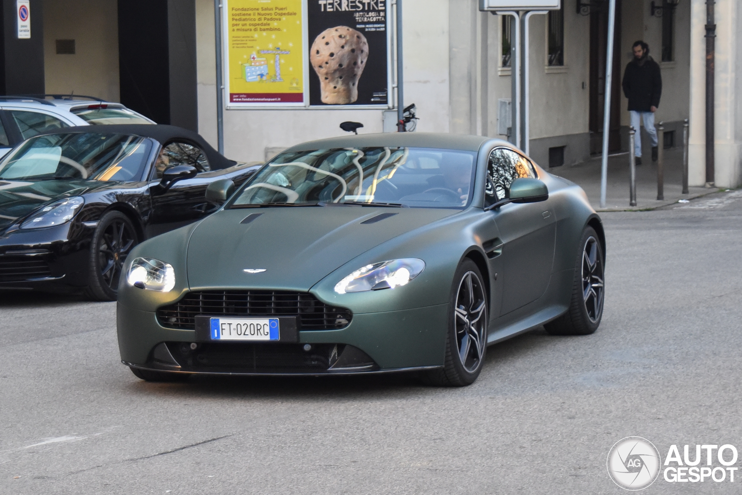 Aston Martin V8 Vantage S