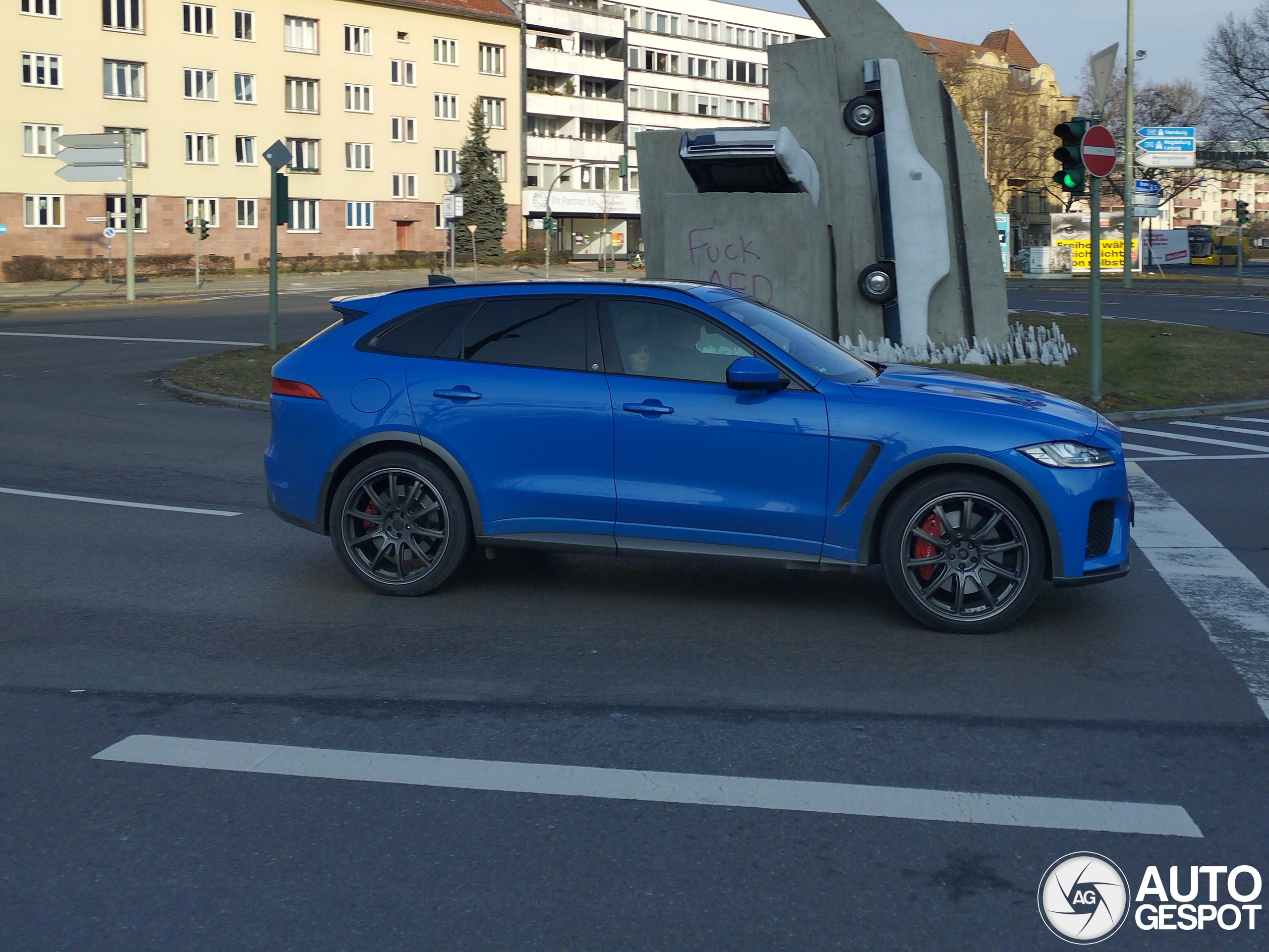 Jaguar F-PACE SVR