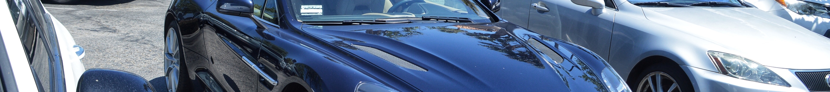 Aston Martin Vanquish Volante