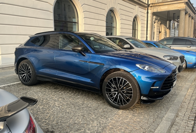 Aston Martin DBX707