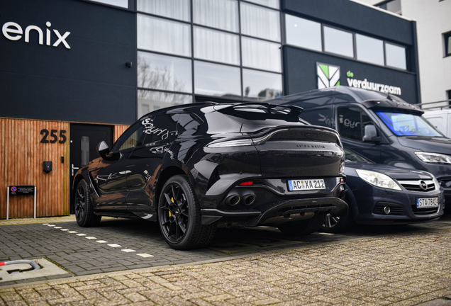 Aston Martin DBX707