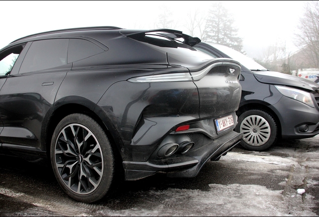 Aston Martin DBX707