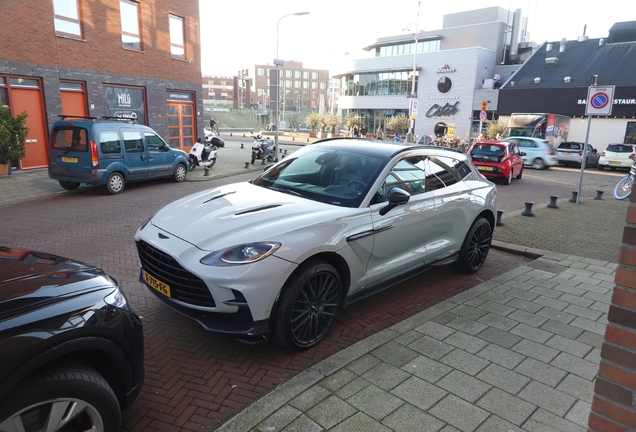 Aston Martin DBX707