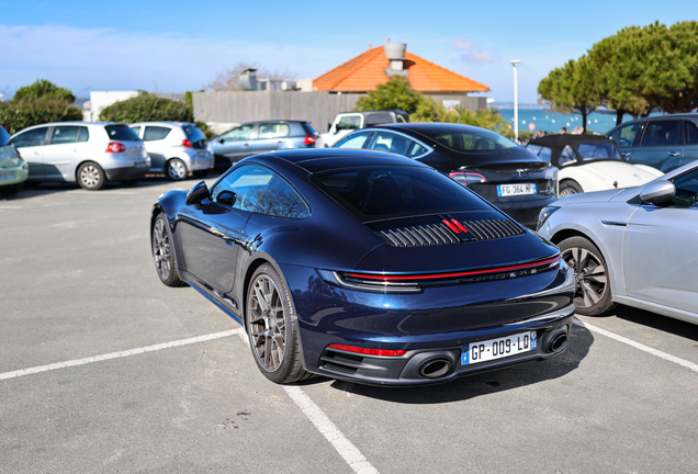 Porsche 992 Carrera 4S